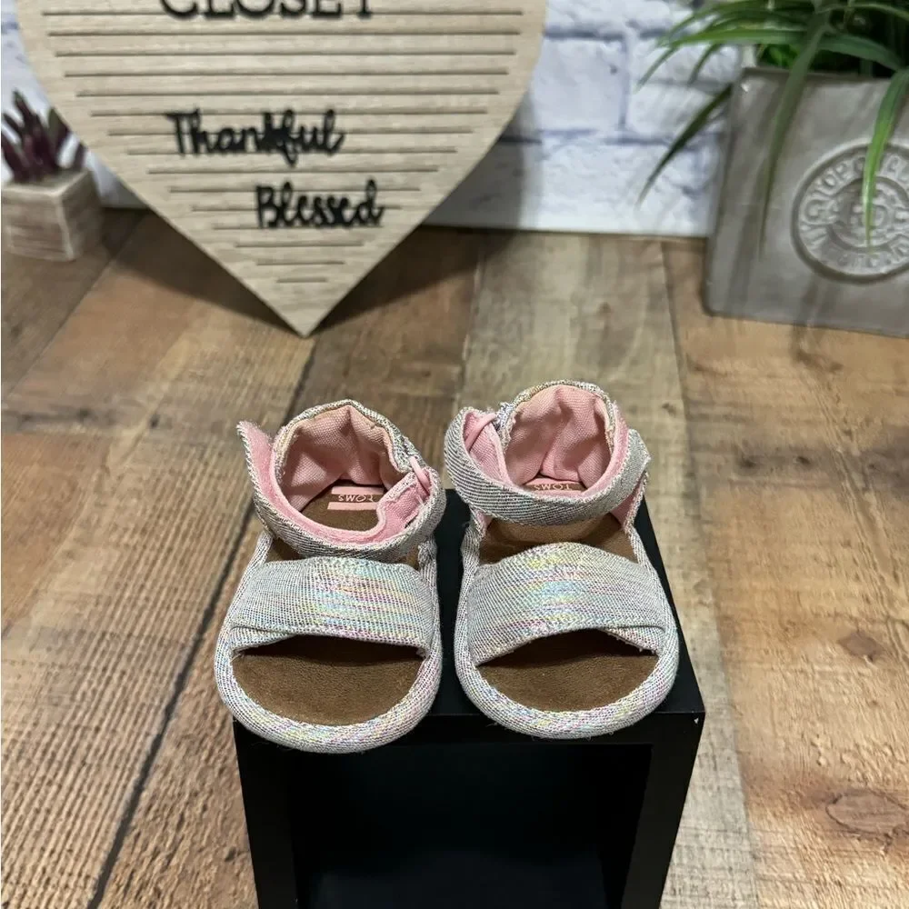 TOMS Shiloh baby Girls SIZE 2 M Pink Multi Twill Glimmer CRAWL Sandals